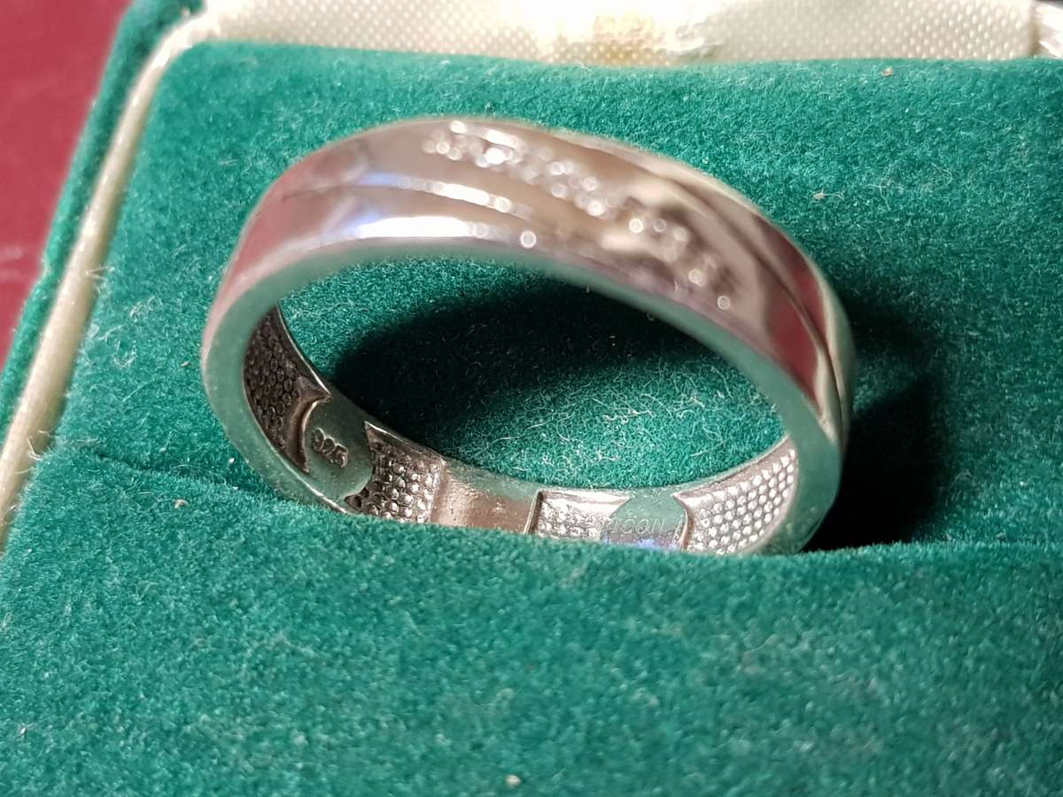 Lovely Genuine Solid Sterling Silver ICON Ring In Very Good Condition - [4,75 g]