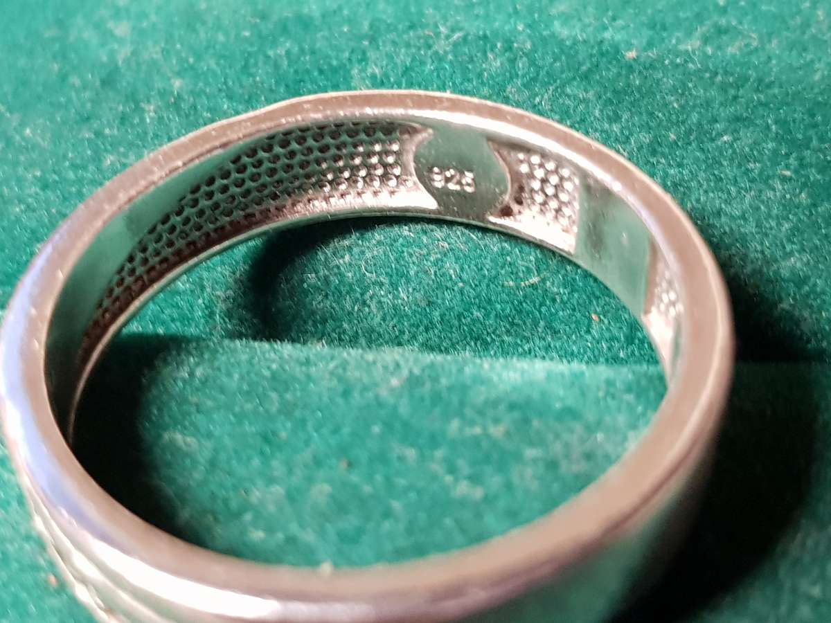 Lovely Genuine Solid Sterling Silver ICON Ring In Very Good Condition - [4,75 g]