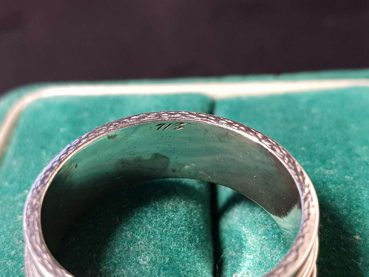 Lovely Genuine Solid Sterling Silver Ring In Excellent Condition - [6,28 g]