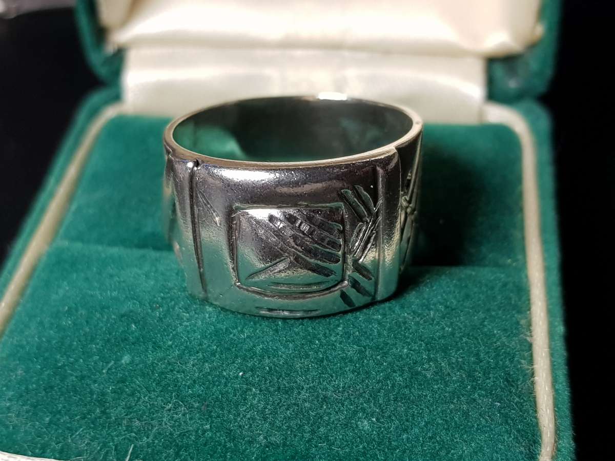 Lovely Genuine Solid Sterling Silver Ring In Very Good Condition - [9,6 g]
