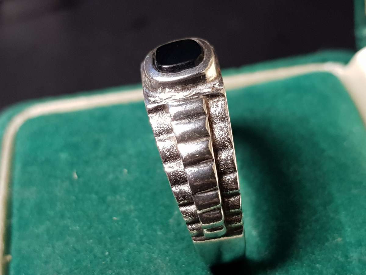 Lovely Genuine Solid Sterling Silver Ring In Very Good Condition - [5,99 g]