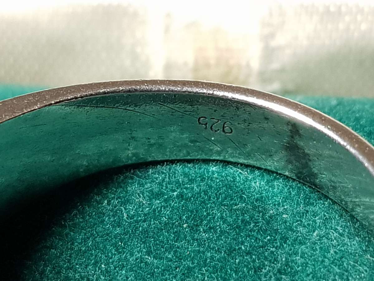 Lovely Genuine Solid Sterling Silver Ring In Excellent Condition - [5,75 g]