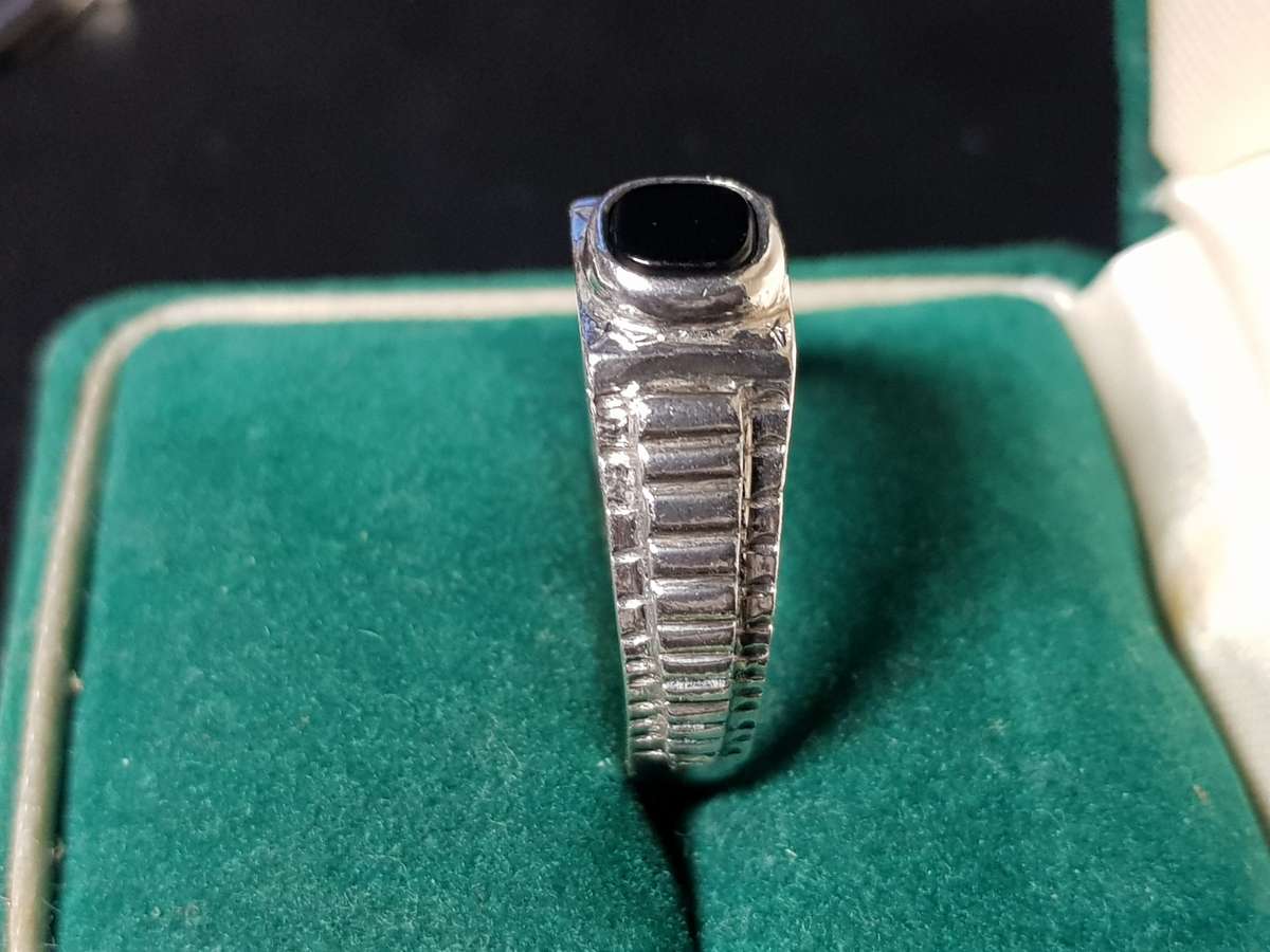 Lovely Genuine Solid Sterling Silver Ring In Excellent Condition - [6,25 g]