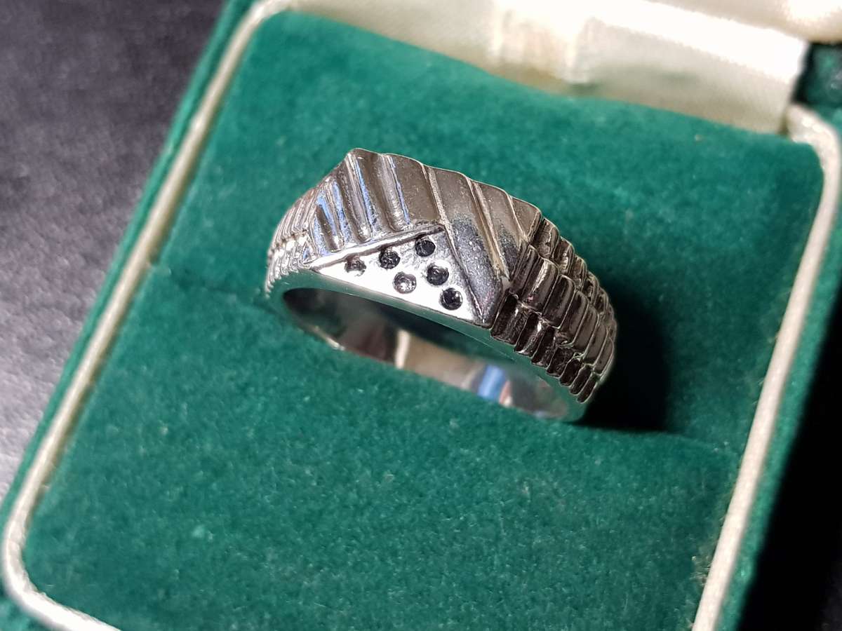Lovely Genuine Solid Sterling Silver Ring In Excellent Condition - [5,3 g]