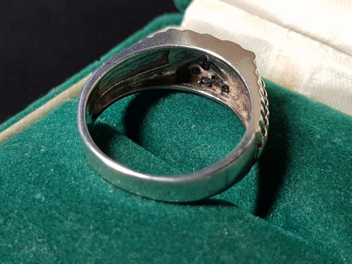Lovely Genuine Solid Sterling Silver Ring In Excellent Condition - [5,3 g]