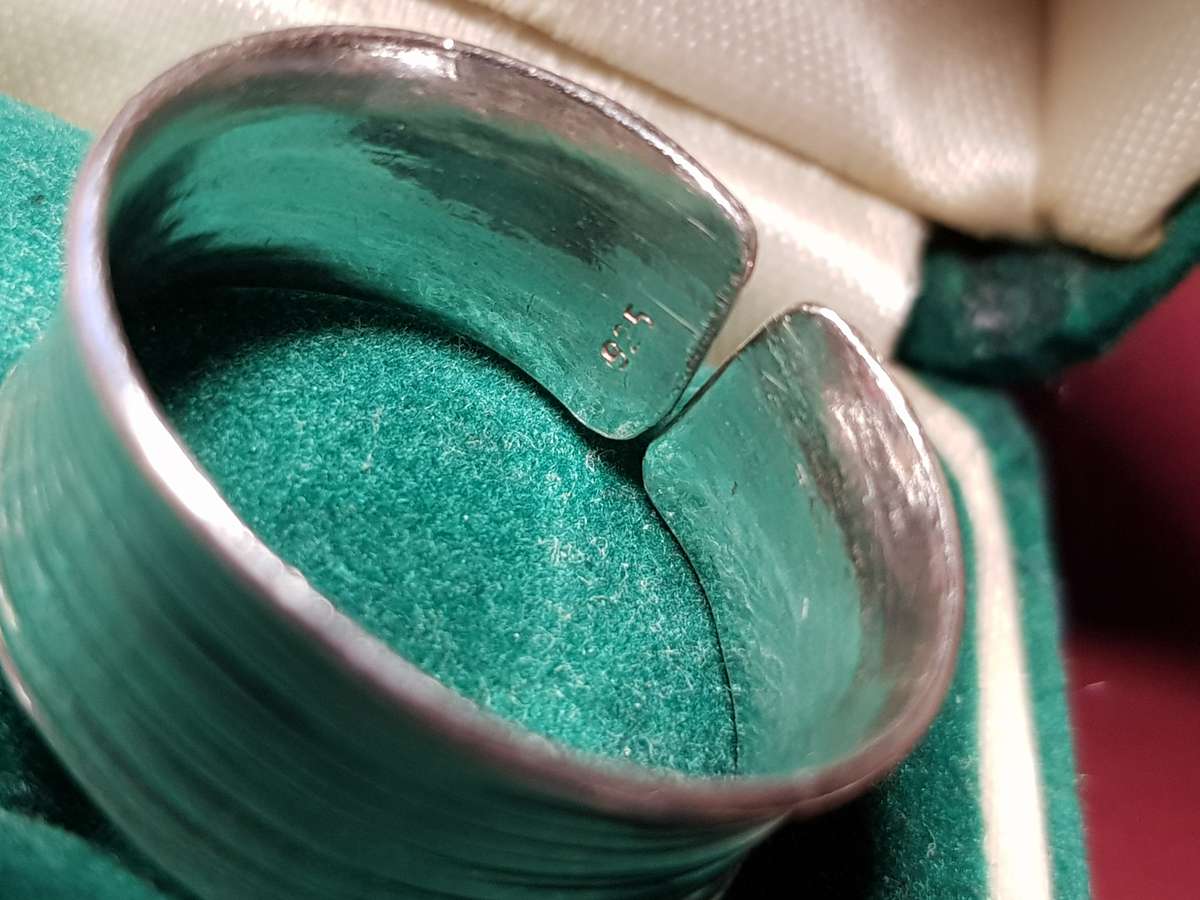 Lovely Genuine Solid Sterling Silver Ring In Very Good Condition - [4,5 g]
