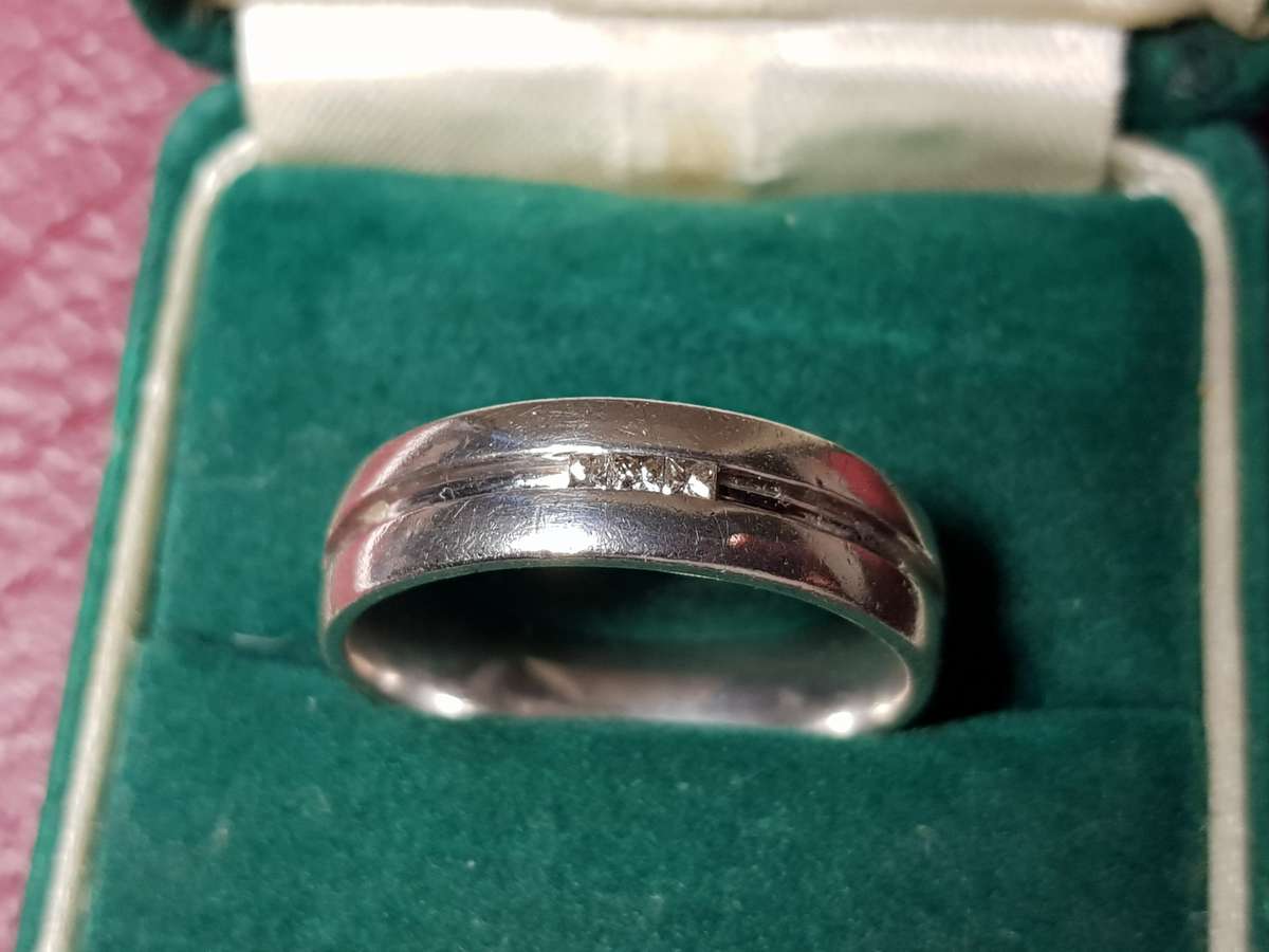 Genuine Solid Sterling Silver Ring In Very Good Condition - [5,6 g]