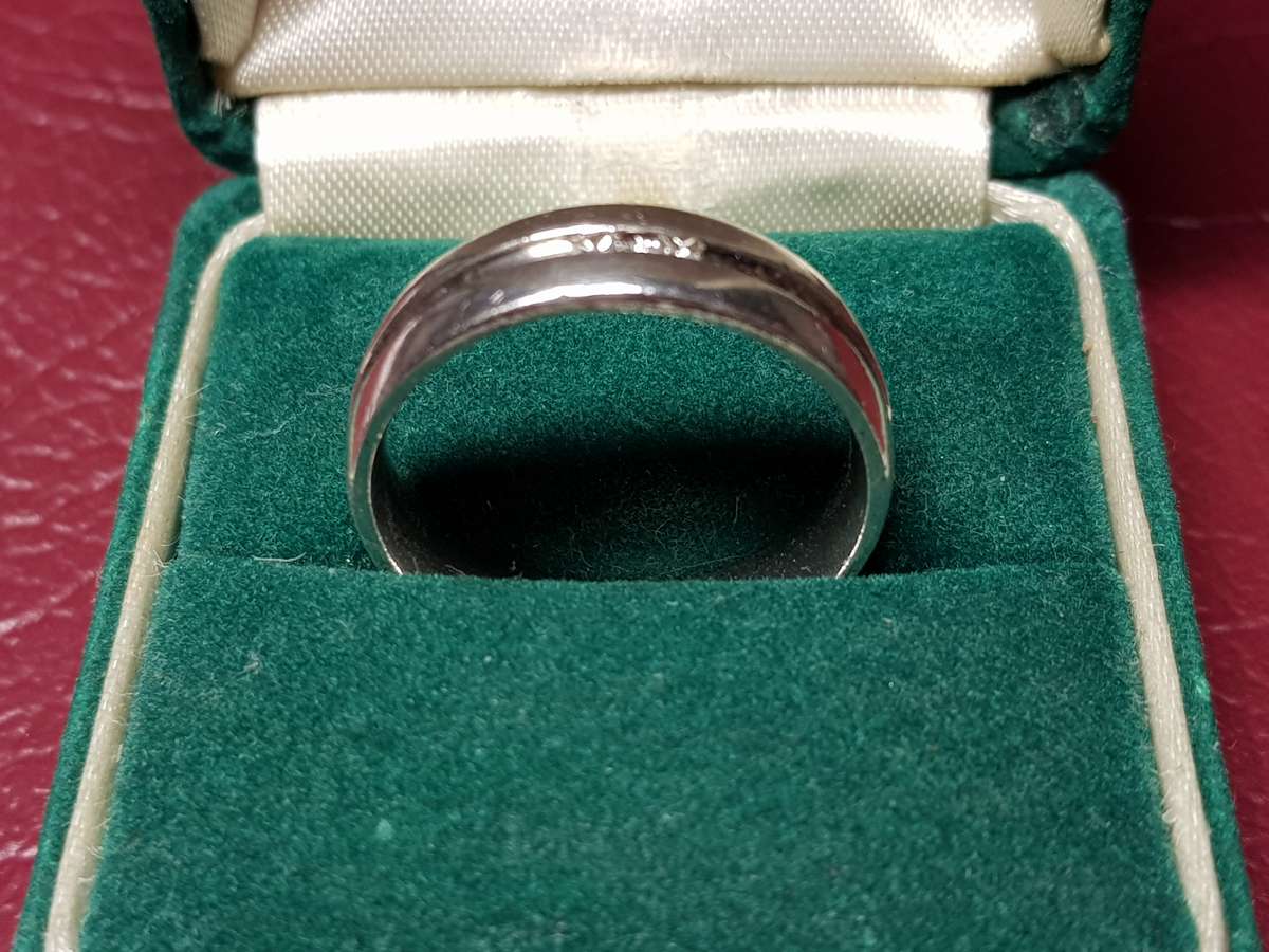 Genuine Solid Sterling Silver Ring In Very Good Condition - [5,6 g]