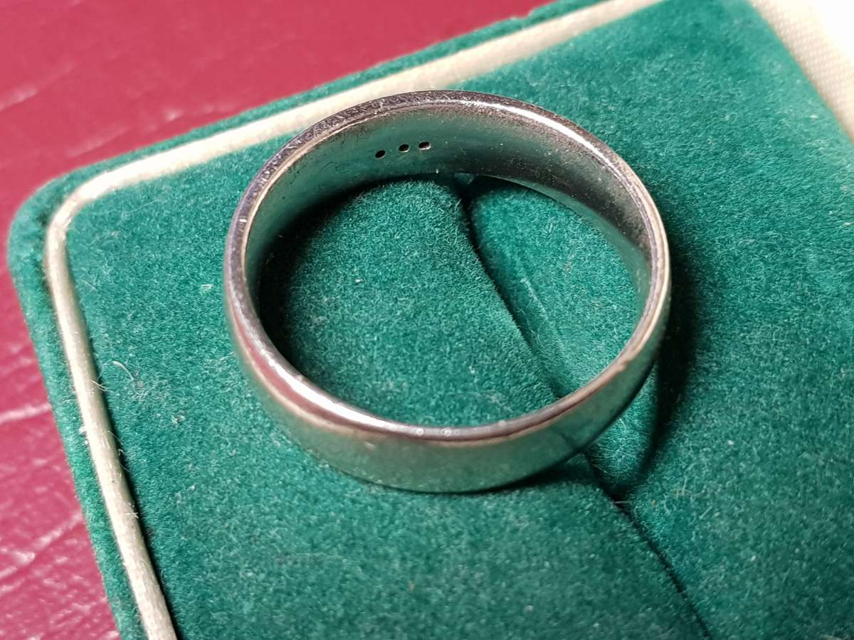 Genuine Solid Sterling Silver Ring In Very Good Condition - [5,6 g]