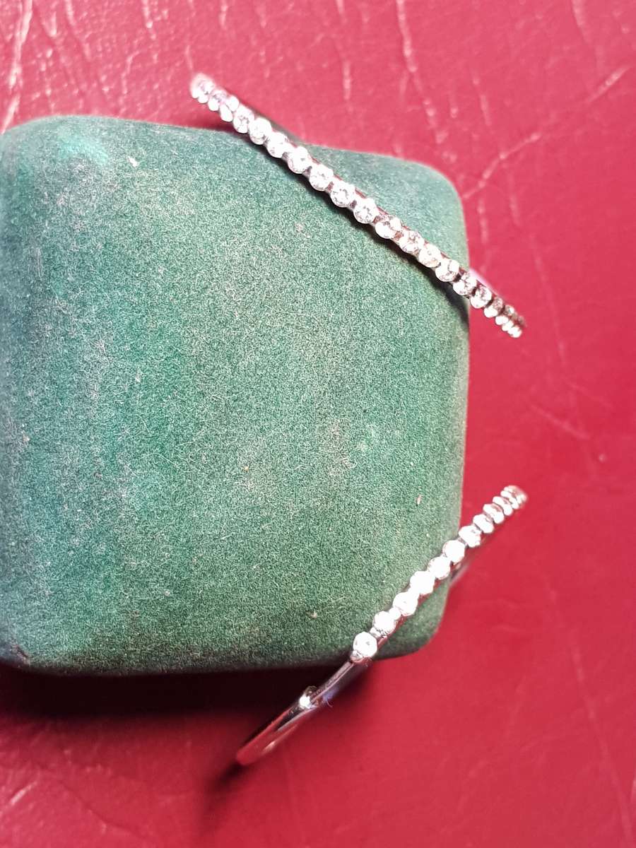 Lovely Genuine Solid Sterling Silver Earrings in Very Good Condition - [10,8 g]