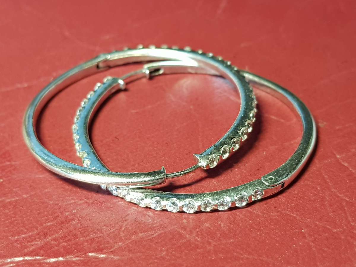 Lovely Genuine Solid Sterling Silver Earrings in Very Good Condition - [10,8 g]