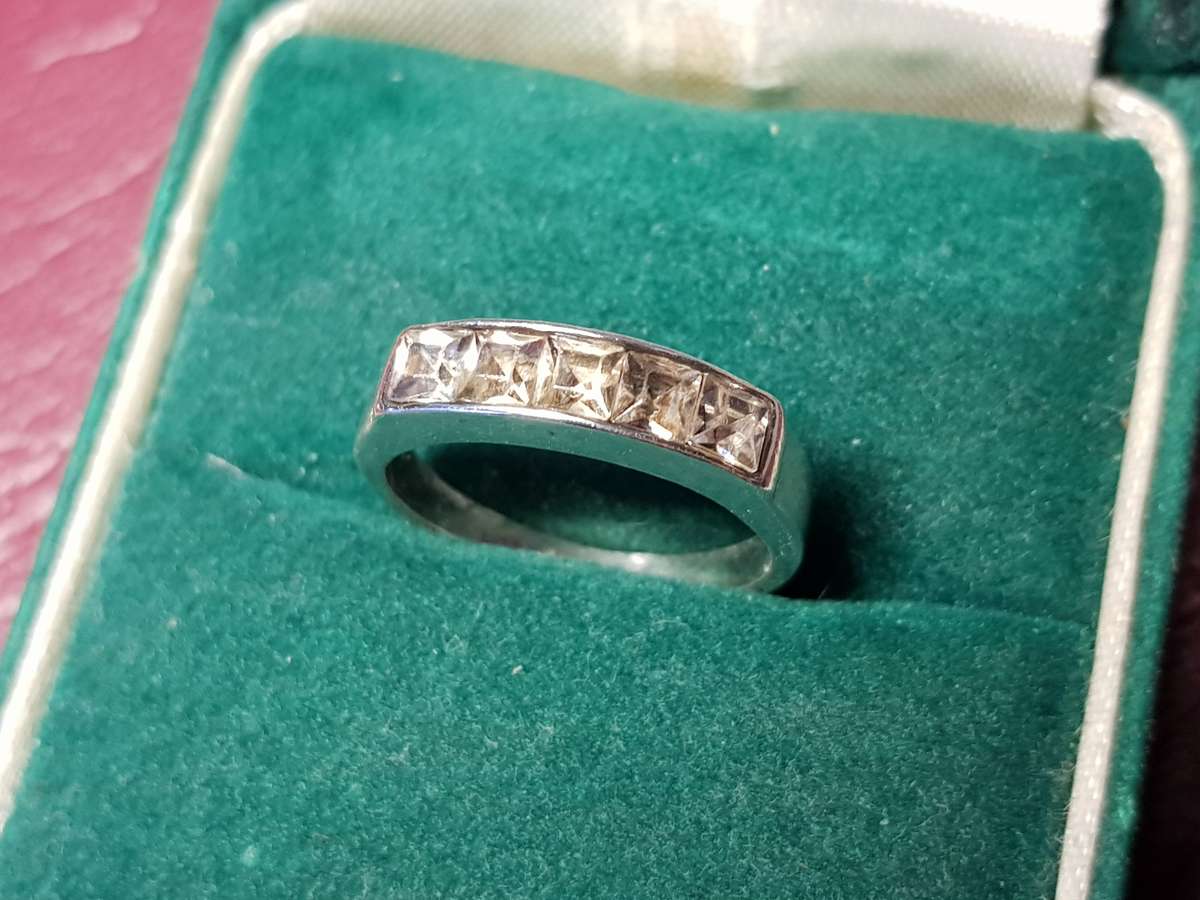 Lovely Genuine Solid Sterling Silver Ring In Excellent Condition - [2,8 g]