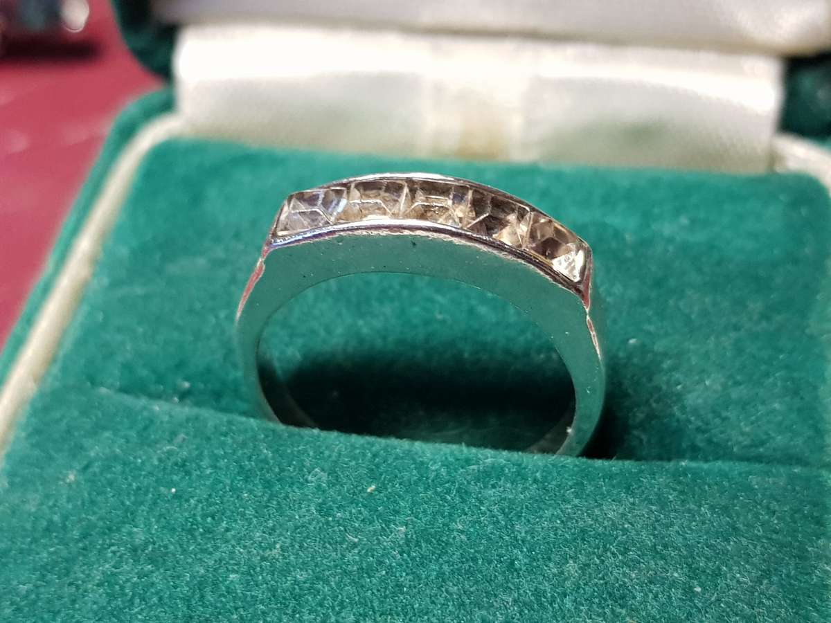 Lovely Genuine Solid Sterling Silver Ring In Excellent Condition - [2,8 g]