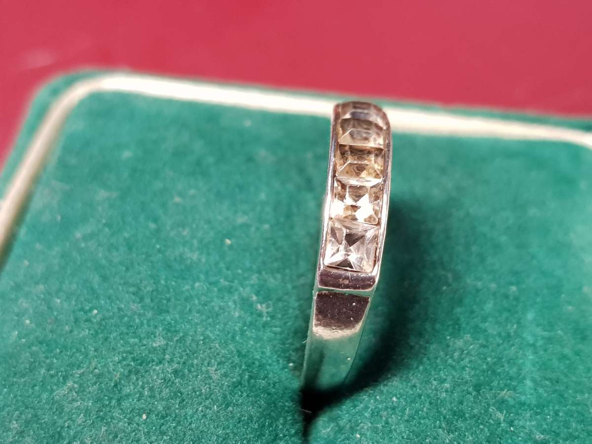 Lovely Genuine Solid Sterling Silver Ring In Excellent Condition - [2,8 g]