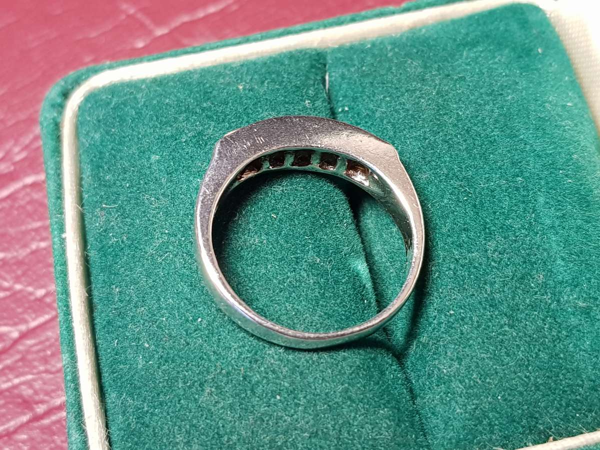 Lovely Genuine Solid Sterling Silver Ring In Excellent Condition - [2,8 g]