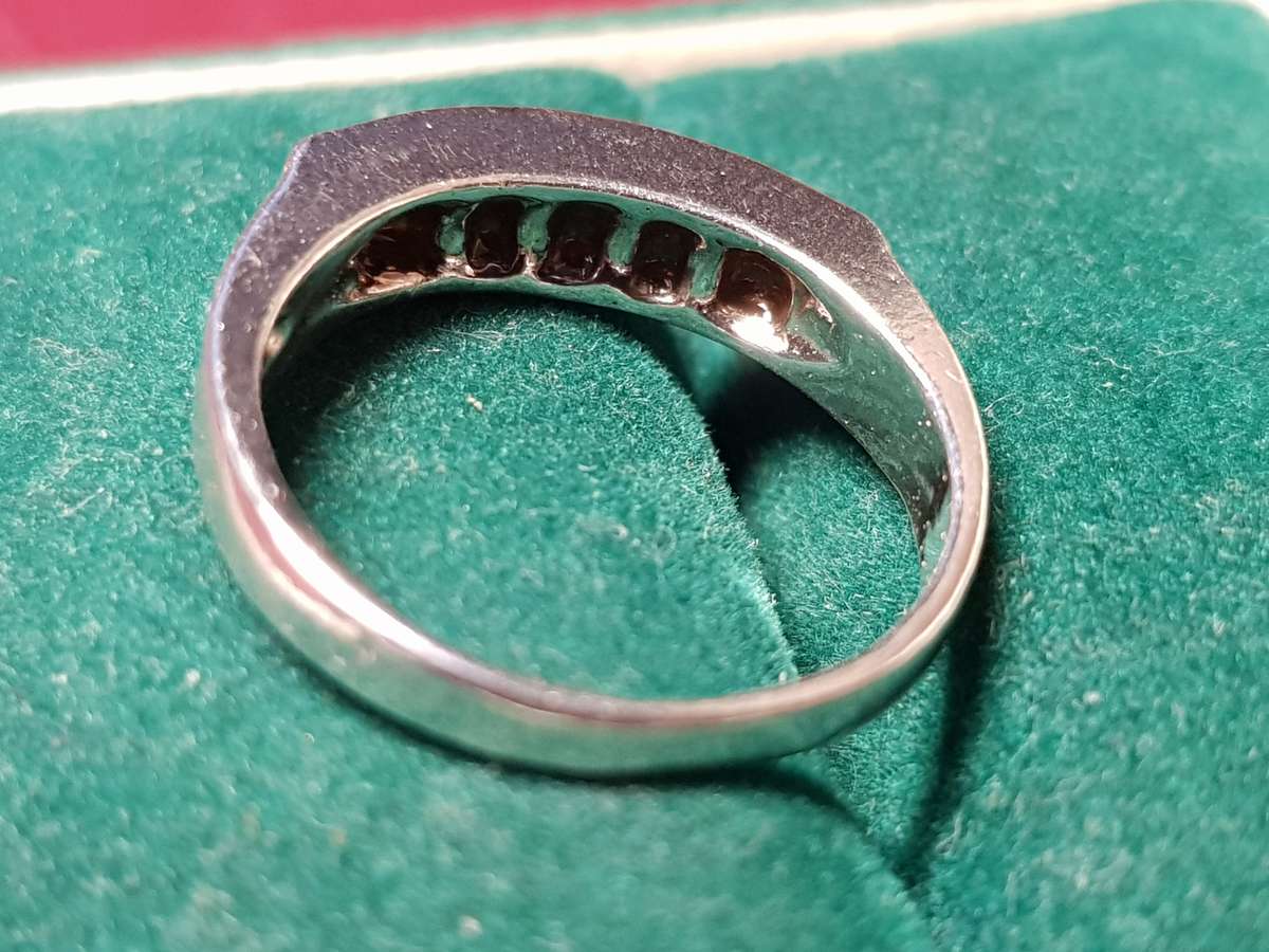 Lovely Genuine Solid Sterling Silver Ring In Excellent Condition - [2,8 g]
