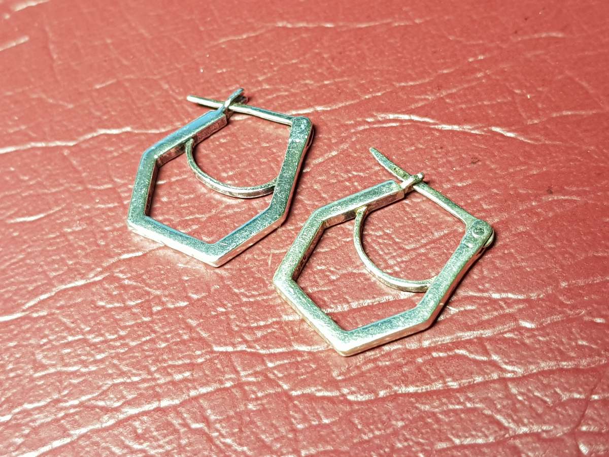 Lovely Genuine Solid Sterling Silver Ring In Very Good Condition - [3,75 g]