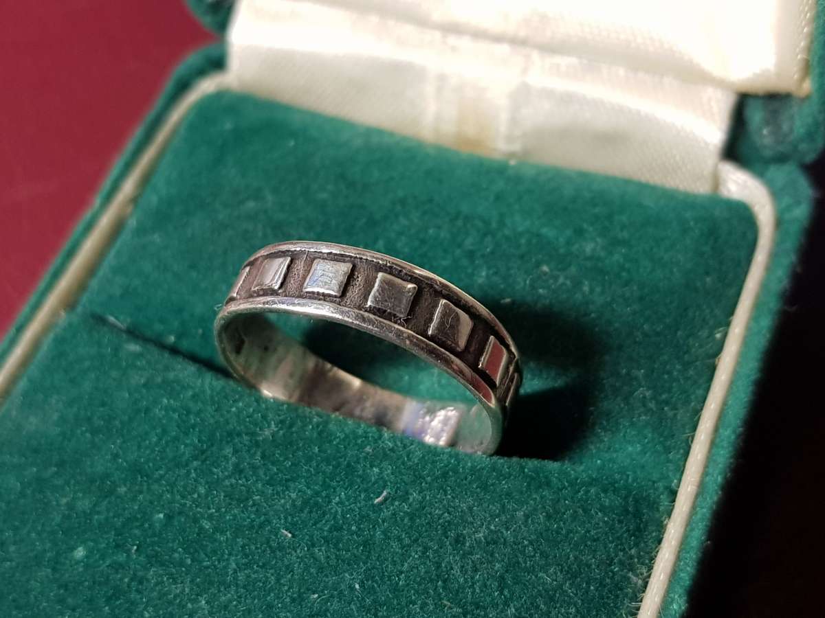 Lovely Genuine Solid Sterling Silver Ring In Good Condition - [2,1 g]