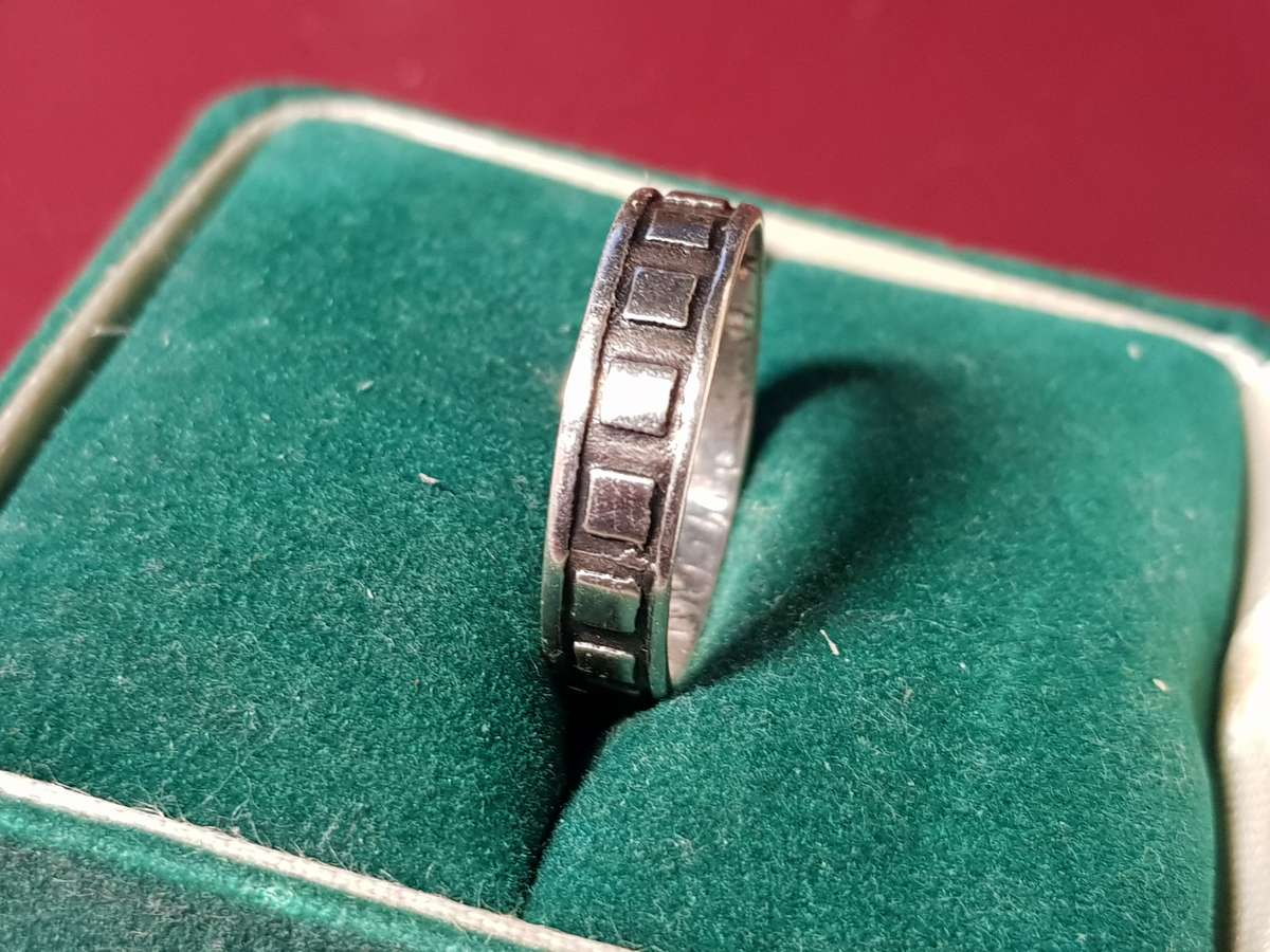 Lovely Genuine Solid Sterling Silver Ring In Good Condition - [2,1 g]