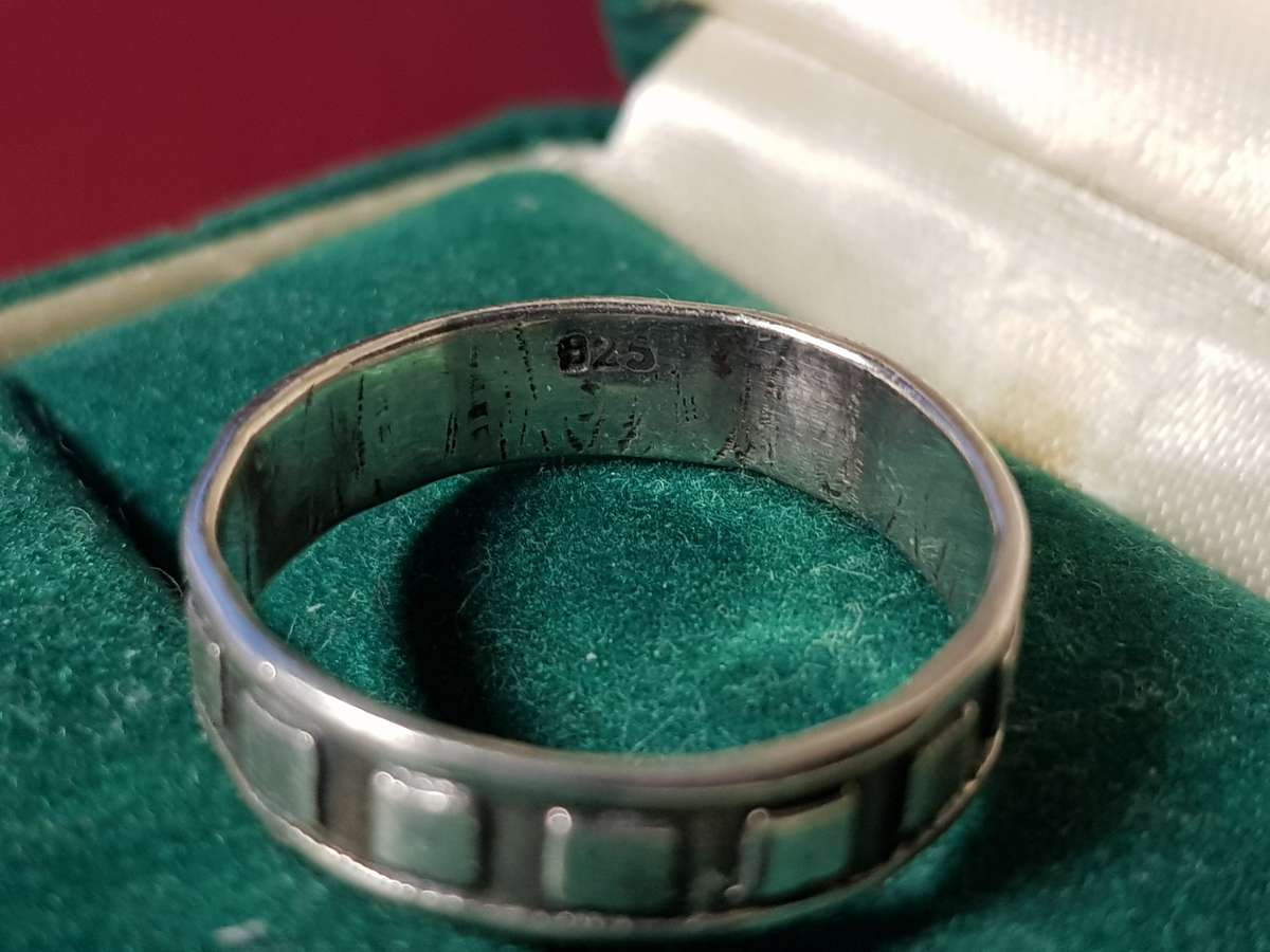 Lovely Genuine Solid Sterling Silver Ring In Good Condition - [2,1 g]