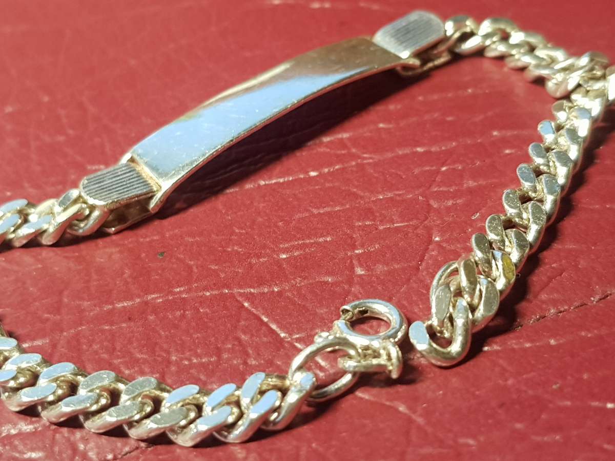 Lovely Genuine Solid Sterling Silver Name Bracelet In Very Good Condition - [12 g]