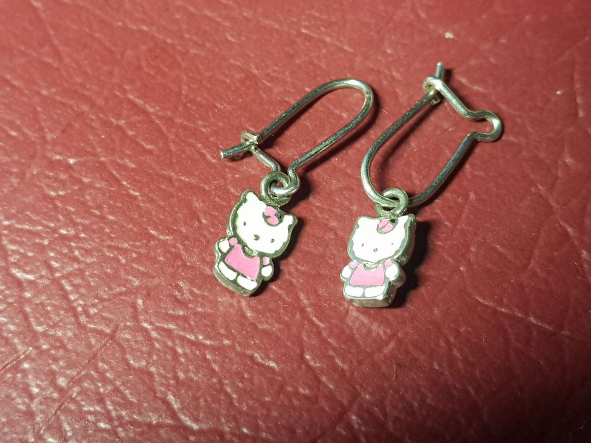 Lovely Genuine Solid Sterling Silver Earrings in Excellent Condition - [1,7 g]