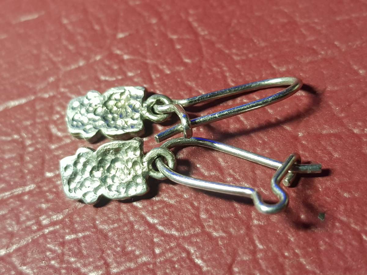 Lovely Genuine Solid Sterling Silver Earrings in Excellent Condition - [1,7 g]
