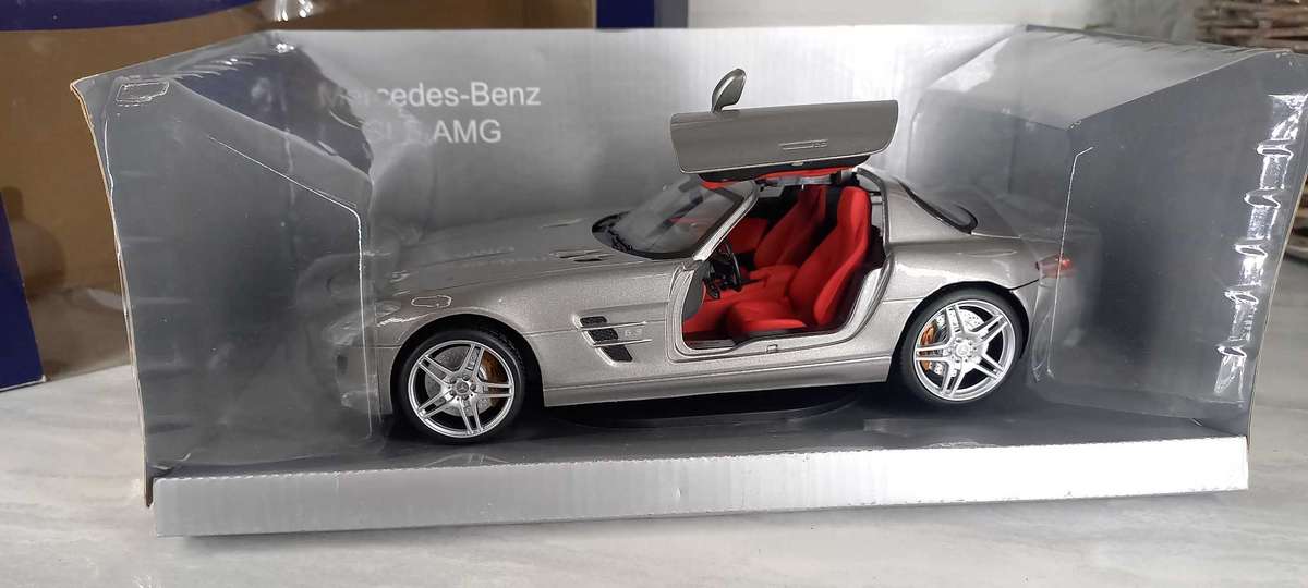 Mercedes-Benz SLS AMG By Mondo Motors in 1:18 scale