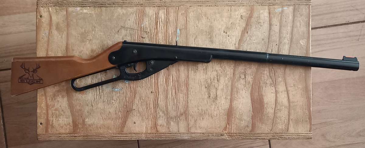 Daisy Buck model 105 air/BB gun preloved