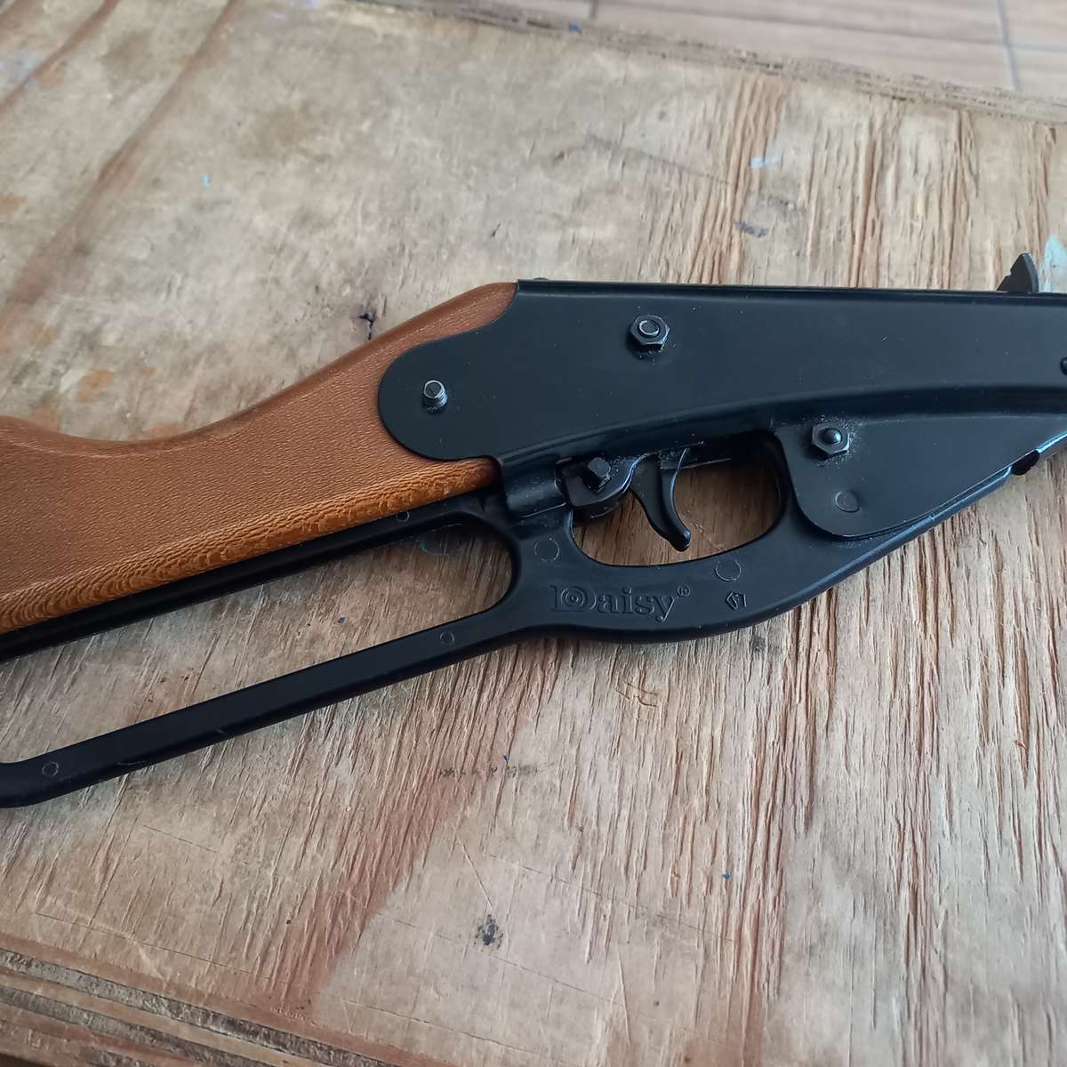 Daisy Buck model 105 air/BB gun preloved