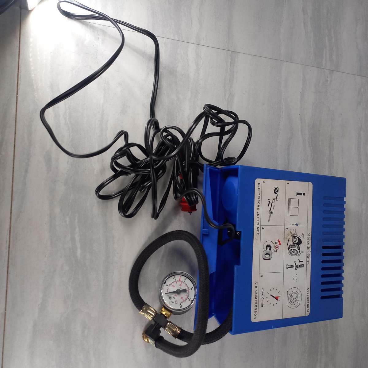 Oem Mercedes-Benz air pump / tyre pump