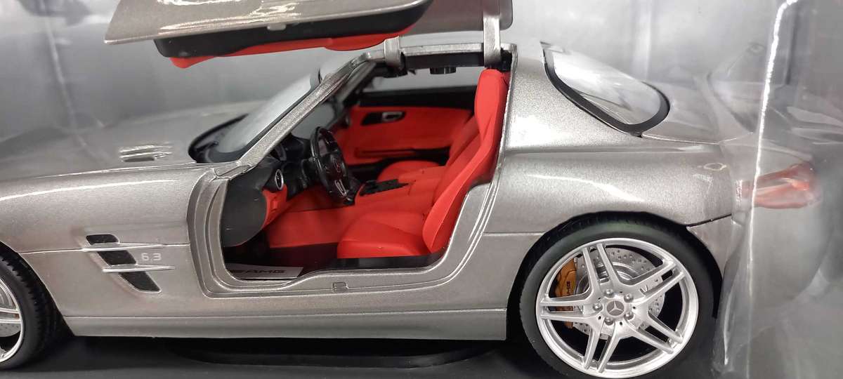 Mercedes-Benz SLS AMG By Mondo Motors in 1:18 scale