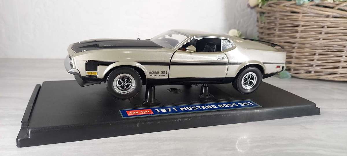 Ford Mustang Boss 351 1971 By Sunstar in 1/18 scale