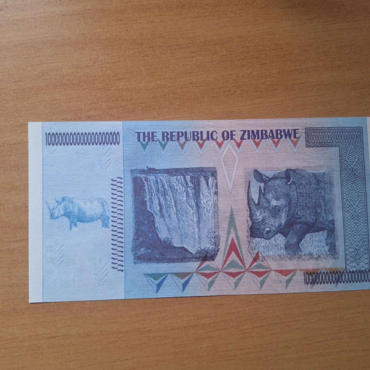 Zimbabwian 100 Quitillion Rhino commemorative banknote