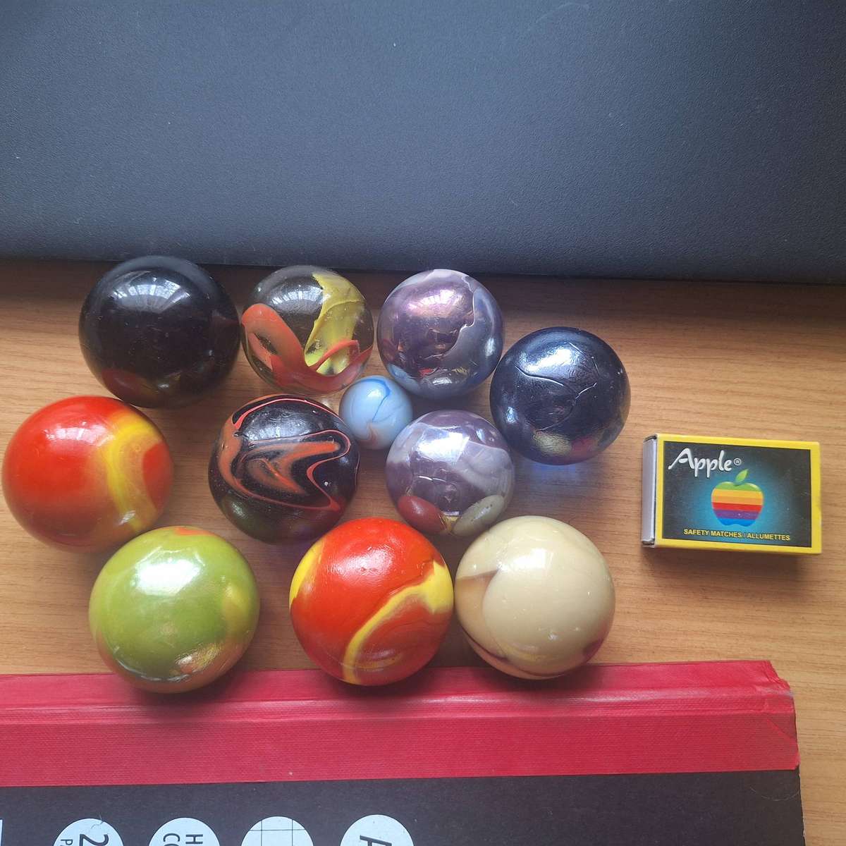 10 large marbles