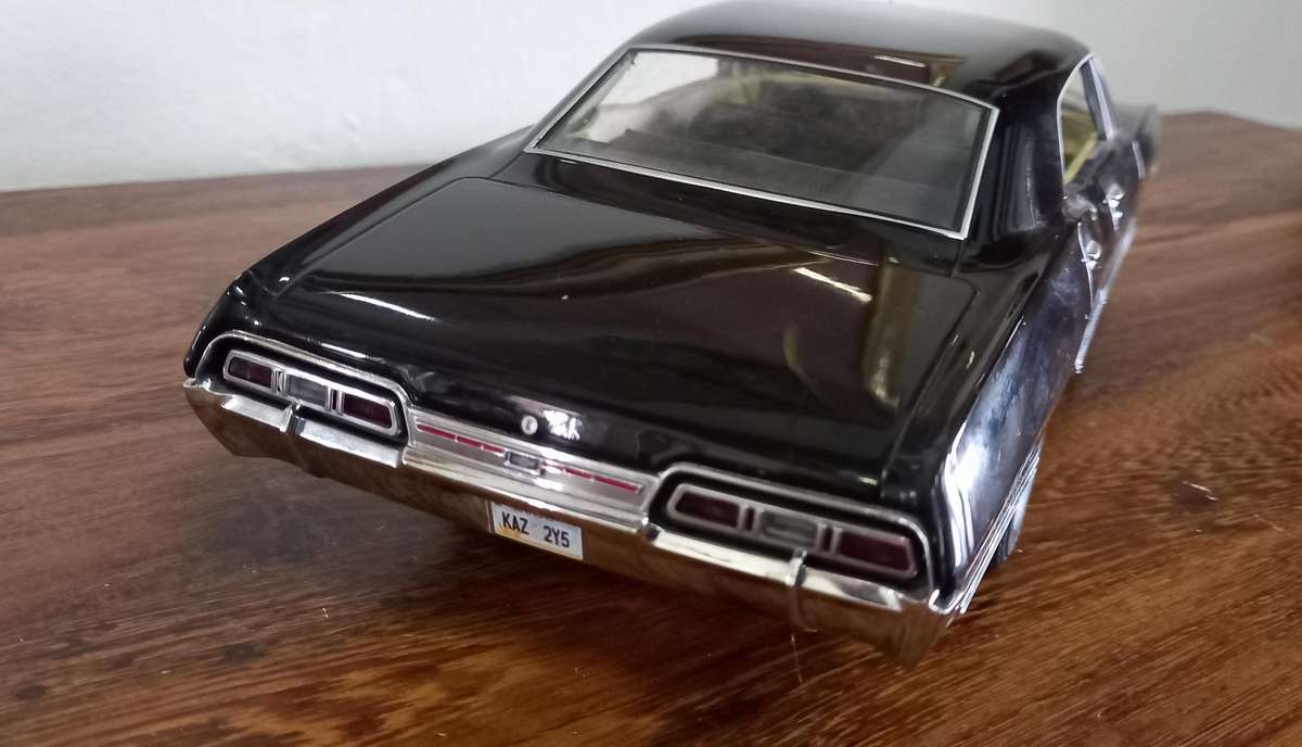 '67 Chevrolet Impala SS  M Car  Scale 1/18  E Make  MOTERMAX To Clear - Madness