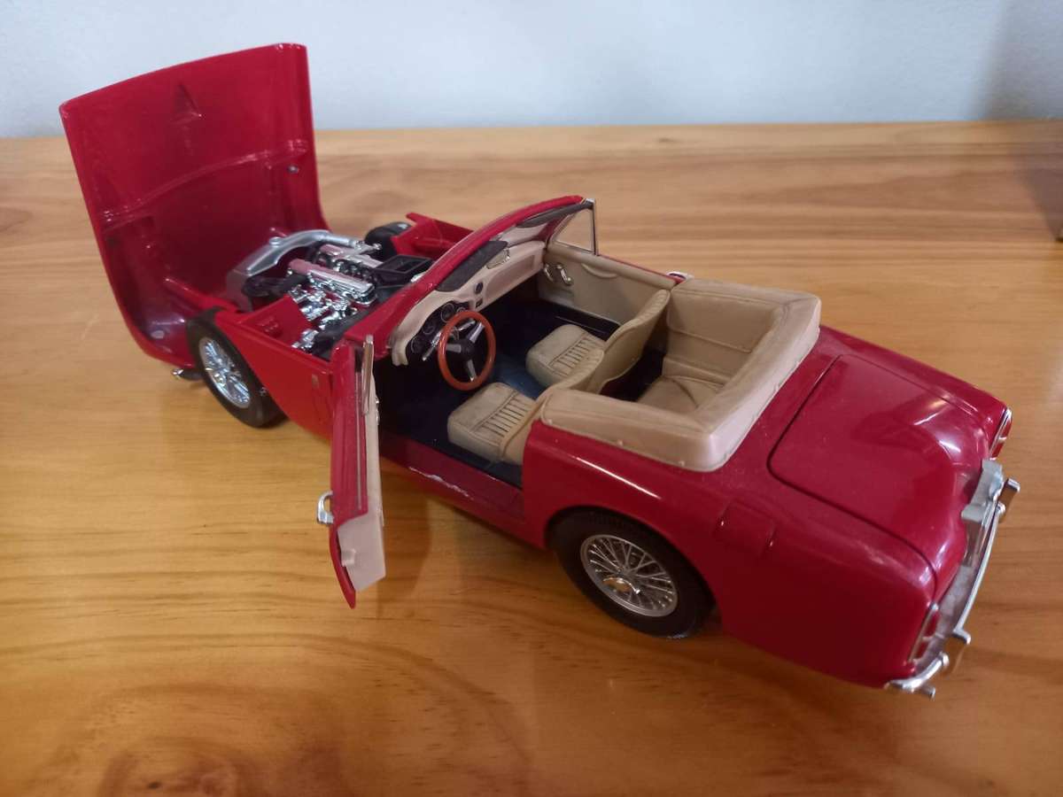 '58 Aston Martin DB 2 MK 111 Cabrio Die Cast Model - 1/18 Scale by T/Make Road Signature  2 Nd  Hand