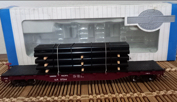 Bachman  Flatbed  Freight Wagon w Freight Strapped on  -Union Pacific - 14 Cm L  HO     New in D/Box