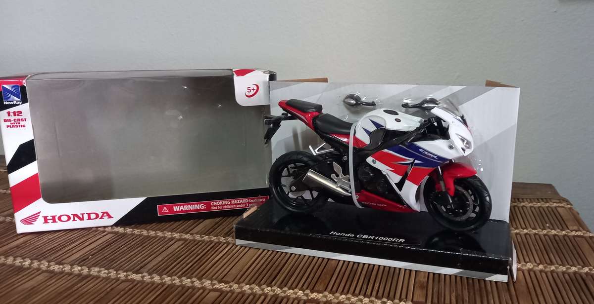 HONDA  CBR 100 RR Motorbike Die Cast Model   Scale  1/12 -  NEWRAY   ( Not a Kitt )   Quan. Discount