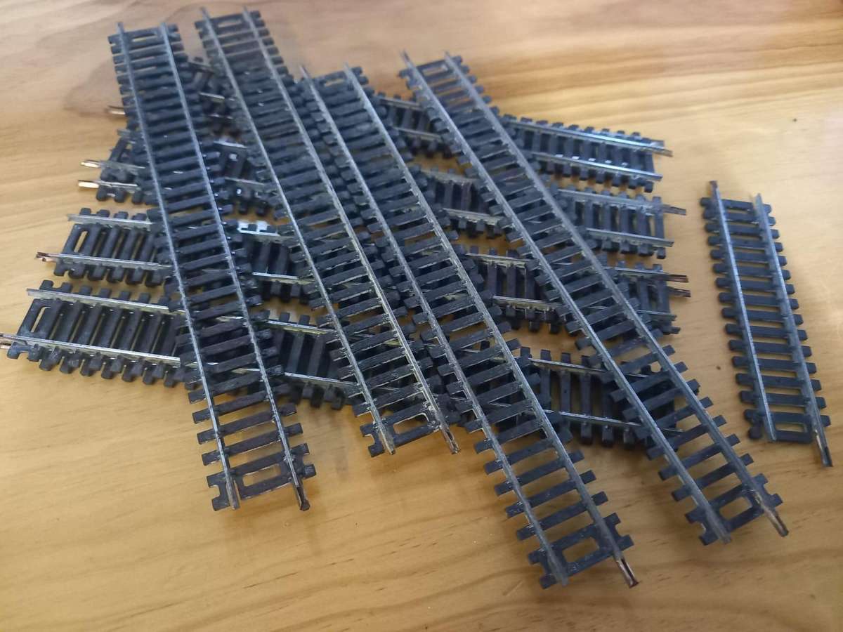 Lima Straight Tracks   HO  x 1 2 + 1 Short Connecting Track   -      Cleaned