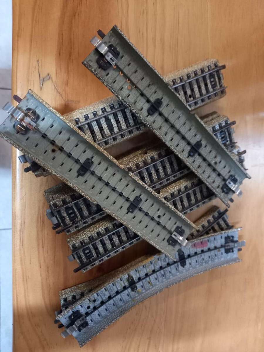 Marklin Metal  Straight & Curved Tracks   HO   - 14 Straight + 2 x Curved    16 Tracks  -   Cleaned
