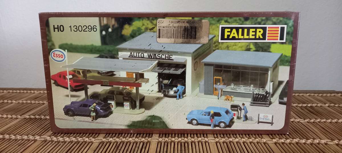 Service Station  Large - KIT -HO - FALLER -Awesome ! SOLD OUT
