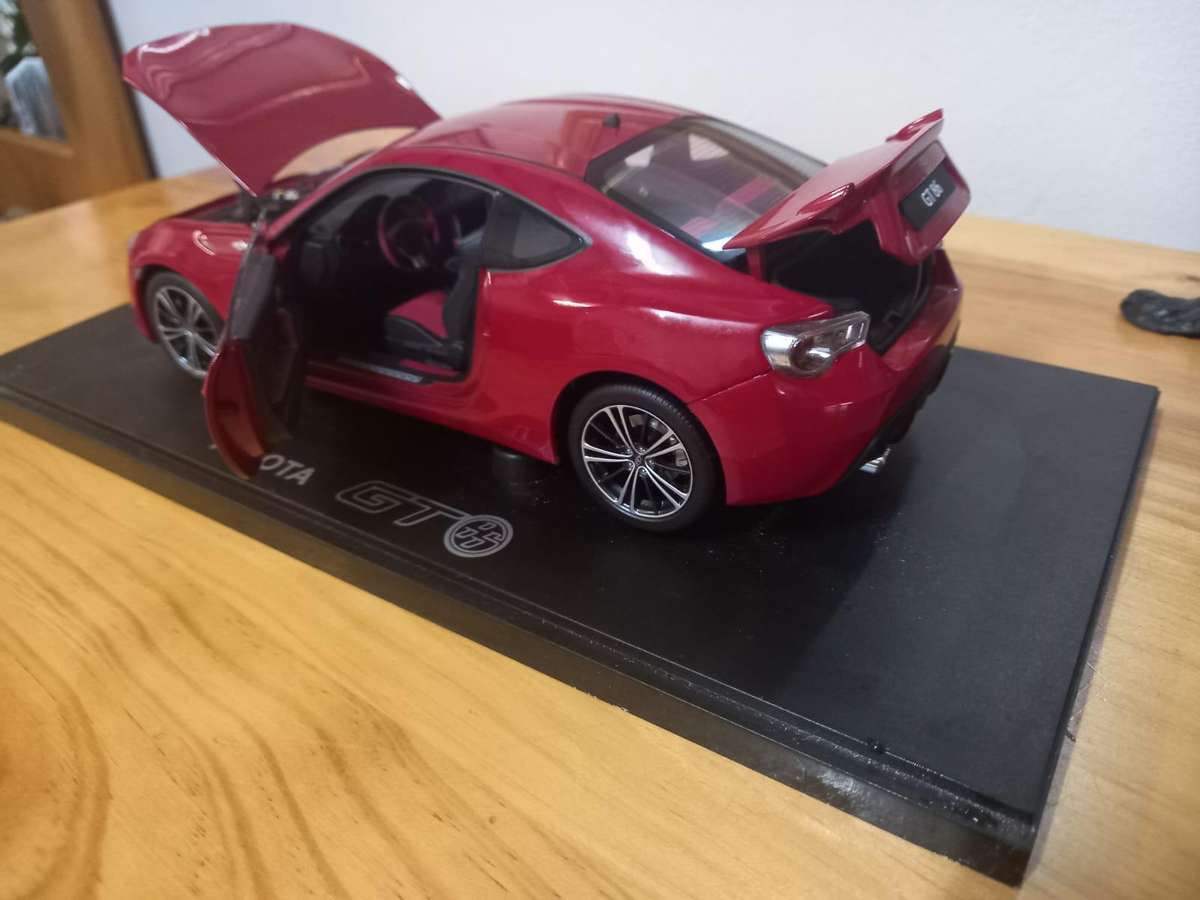 Toyota 86 Die Cast Model AUTOART Scale 1/18  As is - Doors, Boot & Bonnet Opens - No Side Mirors