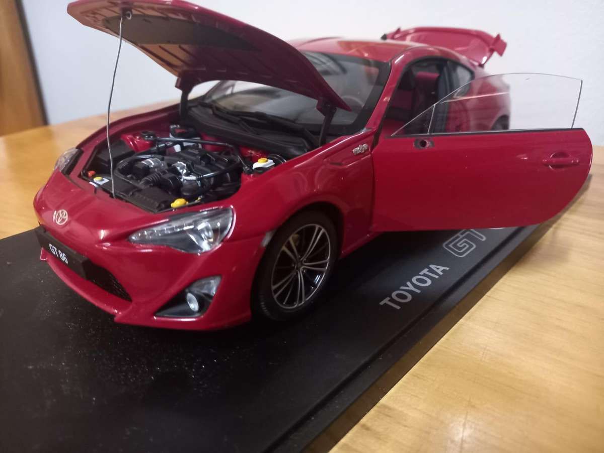 Toyota 86 Die Cast Model AUTOART Scale 1/18  As is - Doors, Boot & Bonnet Opens - No Side Mirors