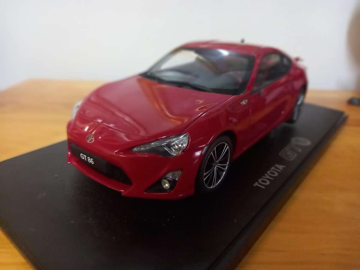 Toyota 86 Die Cast Model AUTOART Scale 1/18  As is - Doors, Boot & Bonnet Opens - No Side Mirors