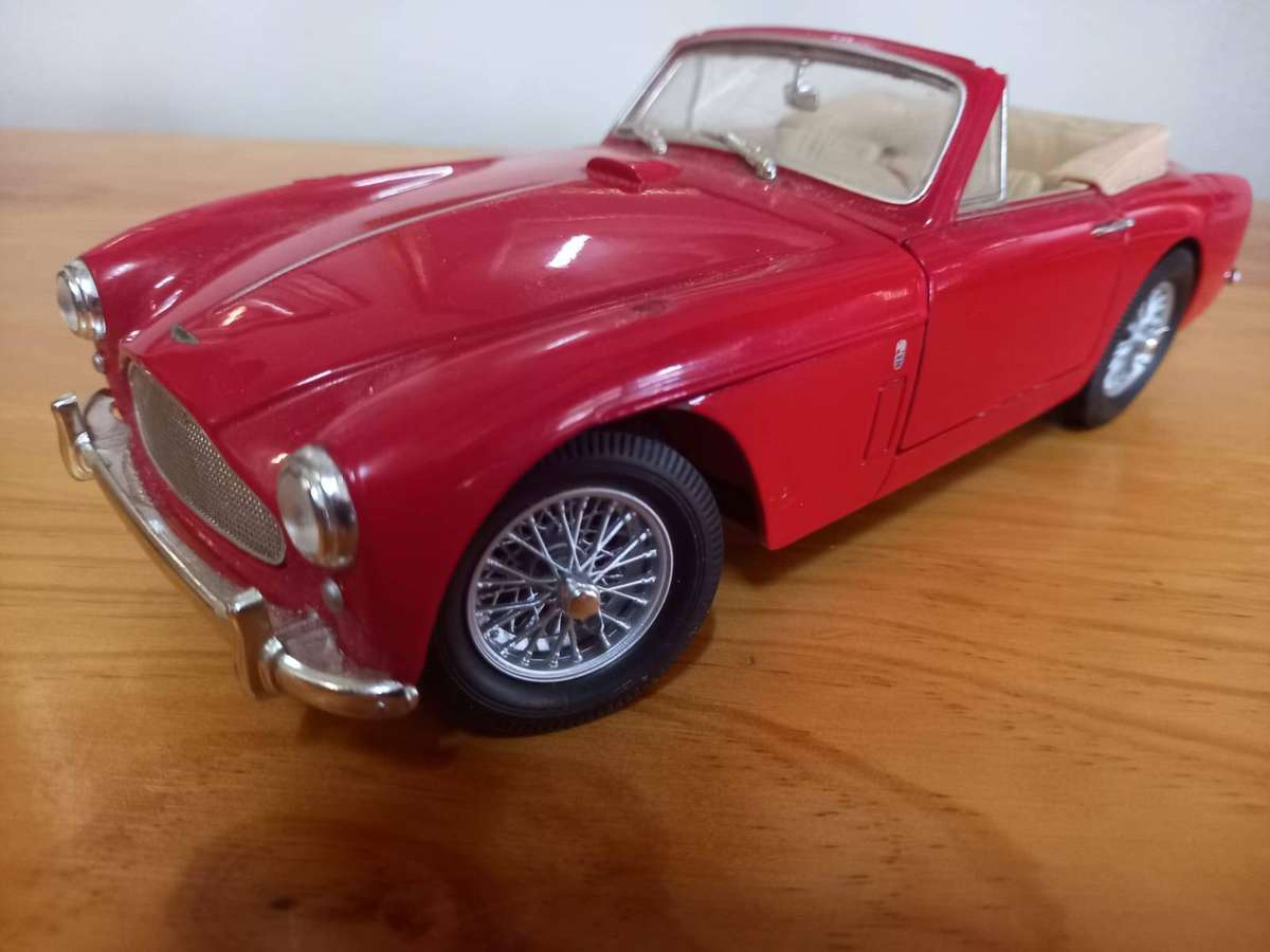 '58 Aston Martin DB 2 MK 111 Cabrio Die Cast Model - 1/18 Scale by T/Make Road Signature  2 Nd  Hand