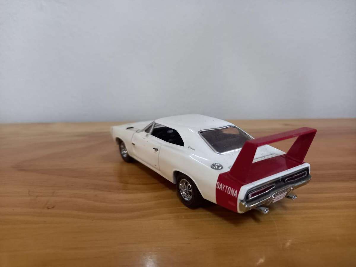 '69 Dodge Charger Daytona   Die Cast Model  1/43    Universal Hobbies T Make   - Madness