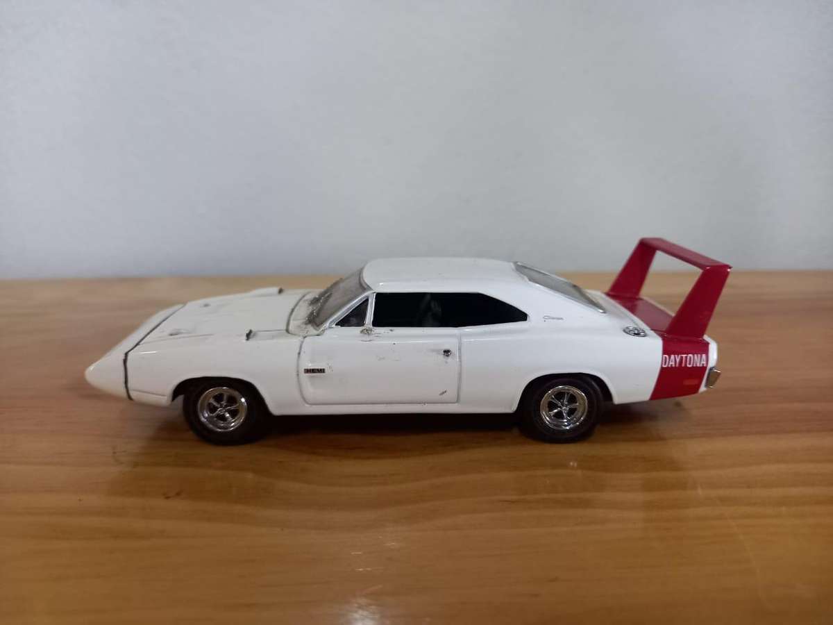 '69 Dodge Charger Daytona   Die Cast Model  1/43    Universal Hobbies T Make   - Madness