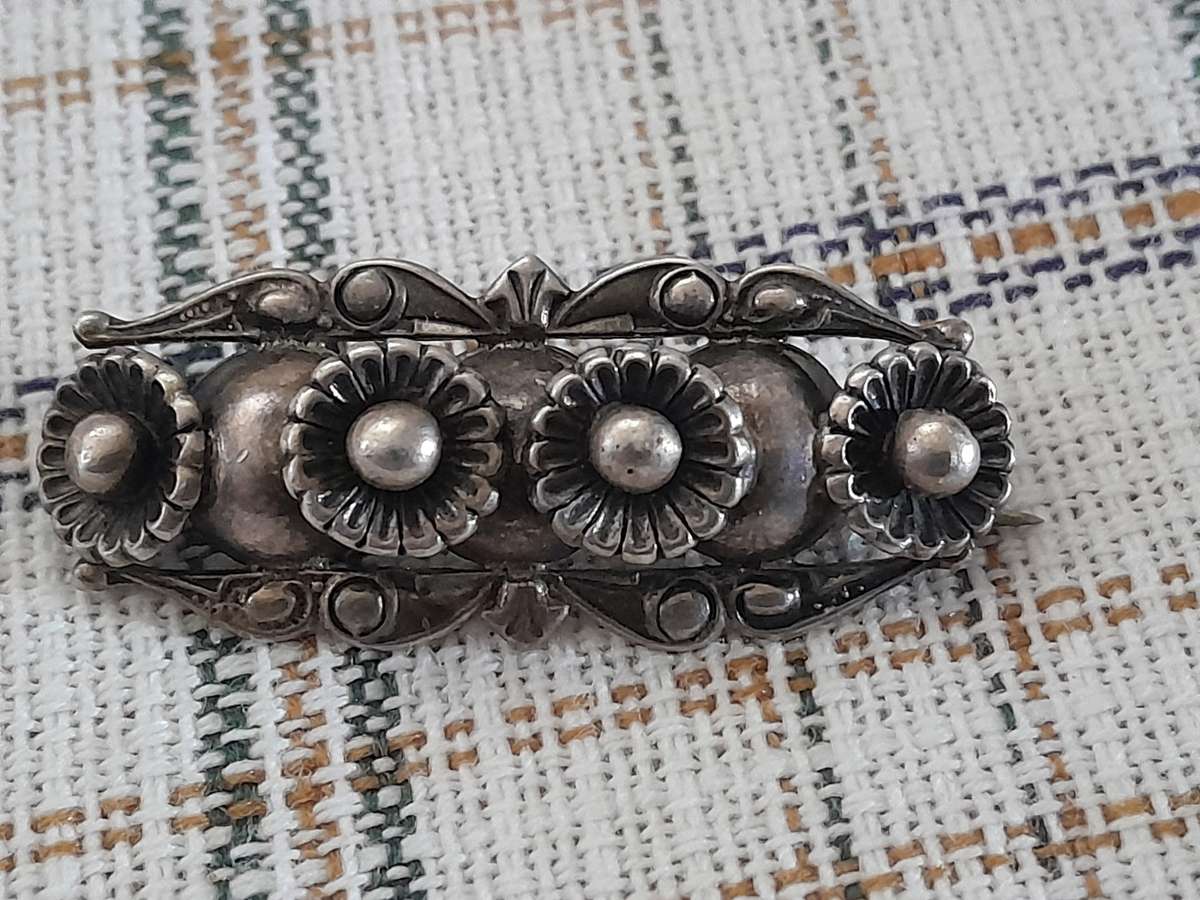 Stirling Silver brooch Vintage