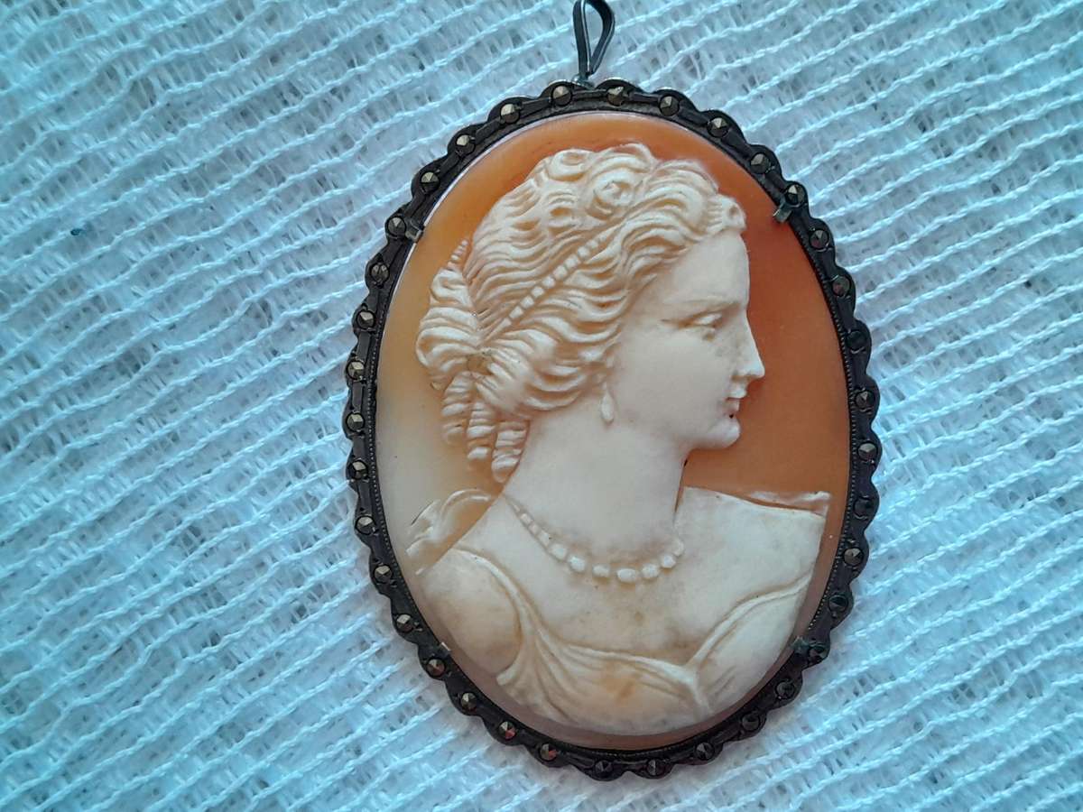 Cameo Marcasite Shell Brooch Silver